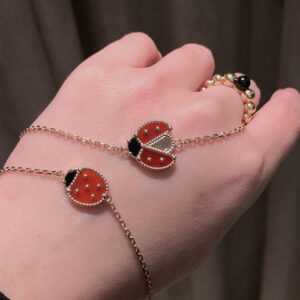 Click to view full screen 18K Lucky Spring Clover Bracelet photo review