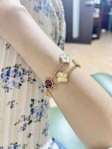 18K Lucky Spring Five Motifs Clover Bracelet photo review