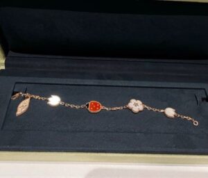 18K Lucky Spring Five Motifs Clover Bracelet photo review