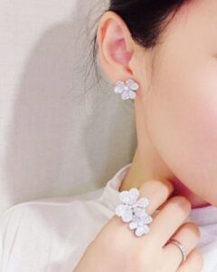 18K Frivole Between the Finger Ring photo review