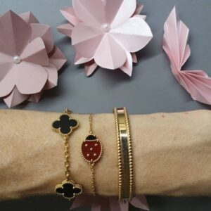 Click to view full screen 18K Lucky Spring Clover Bracelet photo review