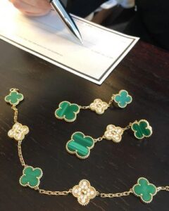 18K Magic Alhambra Three Malachite Motifs Clover Earrings photo review