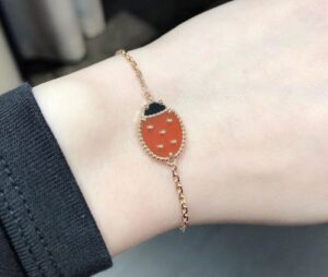 Click to view full screen 18K Lucky Spring Clover Bracelet photo review