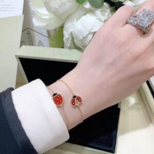 Click to view full screen 18K Lucky Spring Clover Bracelet photo review