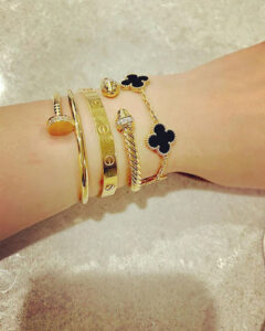 Click to view full screen 18K Vintage Alhambra Five Motifs Clover Onyx Bracelet photo review