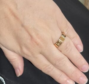 18K Love Wedding 6mm  Ring photo review