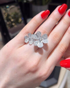 18K Frivole Between the Finger Ring photo review