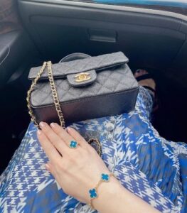 Click to view full screen 18K Vintage Alhambra Five Motifs Agate Clover Bracelet photo review