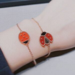 Click to view full screen 18K Lucky Spring Clover Bracelet photo review