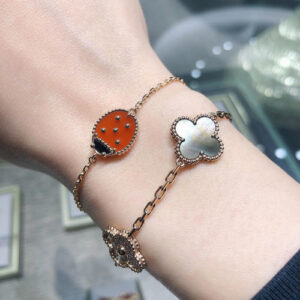 Click to view full screen 18K Lucky Spring Clover Bracelet photo review