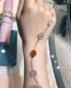 18K Lucky Spring Five Motifs Clover Bracelet photo review