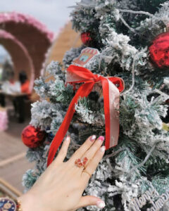 Click to view full screen 18K Sweet Alhambra Effeuillage Ring photo review