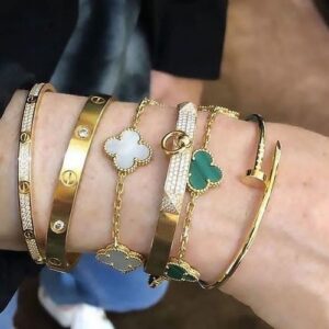 18K Vintage Alhambra Five Motifs Malachite Clover Bracelet photo review