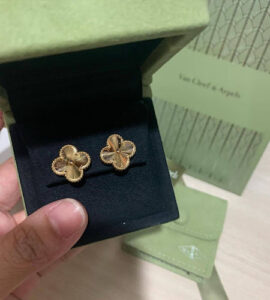 Click to view full screen 18K Vintage Alhambra Diamonds Earrings photo review