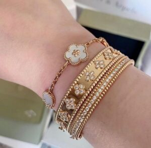 18K Lucky Spring Five Motifs Clover Bracelet photo review