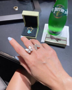 Click to view full screen 18K Two Butterfly Between the Finger Pearl Ring photo review