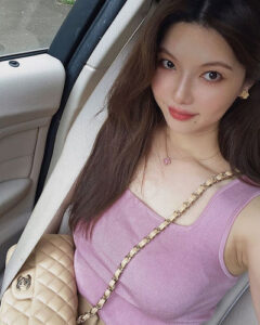 Click to view full screen 18K Sweet Alhambra Pink Clover Necklace photo review