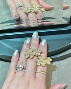 18K Frivole Between the Finger Ring photo review